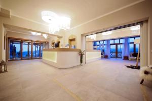 Lobby alebo recepcia v ubytovaní HOTEL*** NAT Bukowina Tatrzańska + 37 fotografií