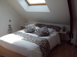 a bedroom with two beds and a skylight at Auberge An Douar in Quéven