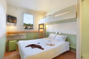 Postel nebo postele na pokoji v ubytování First Inn Hotel