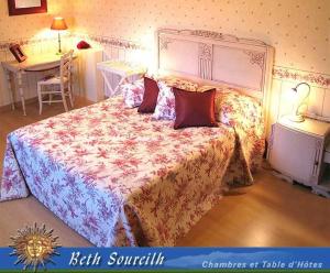 Säng eller sängar i ett rum på Beth Soureilh Adults Only