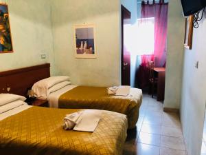 Postel nebo postele na pokoji v ubytování Hotel Casarola - Trigoria