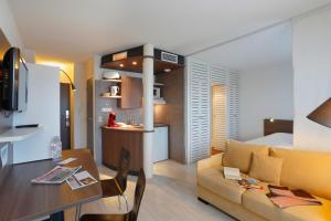 TV a/nebo společenská místnost v ubytování Suite Home Apt Luberon