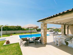 Πισίνα στο ή κοντά στο Villa Angela by Interhome