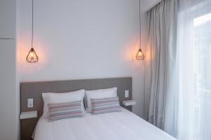 Uma cama ou camas num quarto em Porto Bonjardim Apartments