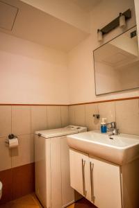 Ảnh trong thư viện ảnh của Unique Apt 250m from the Charles Bridge ở Prague