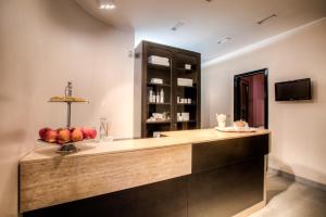 A television and/or entertainment centre at Hotel Boemia