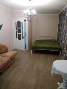 Giường trong phòng chung tại Apartment Simferopolskaya 22