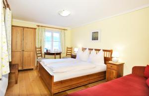 A bed or beds in a room at Landhaus Mooslechner
