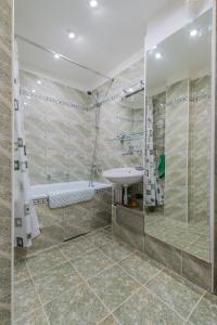 Vonios kambarys apgyvendinimo įstaigoje * CHIC * and Spacious Apartment in Central Sofia - Patriarh Evtimiy