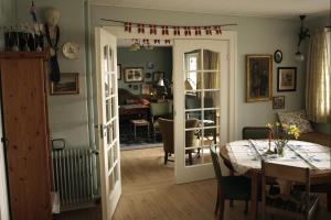 a room with a table and a dining room at Hotel Lolland in Nørreballe