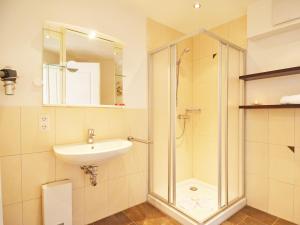 Ein Badezimmer in der Unterkunft Haus Möwe - Apt. 07