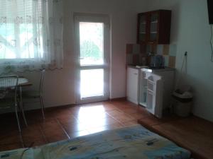 Kuchyňa alebo kuchynka v ubytovaní Apartmany u Smreka