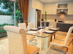 Posezení v ubytování AnB-Glass House pool villa-3BR close to Jomtien beach