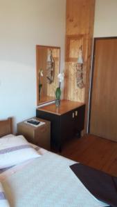Postel nebo postele na pokoji v ubytování Apartments and Rooms Ana Pomer 217