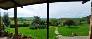 A garden outside Villa esclusiva in Toscana con piscina privata Még 9 kép