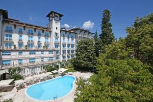 Bazén v ubytování Hotel Savoy Palace nebo v jeho okolí