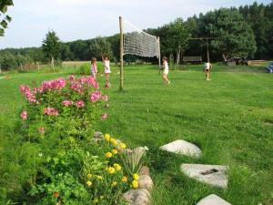 Um jardim no exterior de Sosenka Gospodarstwo Agroturystyczne