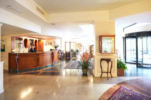 Vstupní hala nebo recepce v ubytování Hotel Savoy Palace + 24 fotografií