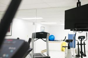 Fitness centrum a/nebo fitness zařízení v ubytování Victoria Inn Flin Flon