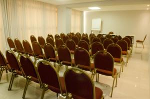 Área de negócios e/ou sala de conferências em Hotel Beaga Convention Expominas by MHB mais 37 fotos
