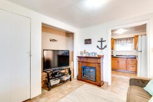 a living room with a television and a fireplace at Getaway Oceanfront Lodging in Rockaway Beach