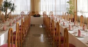 Restaurace v ubytování Hotel Río Cabia