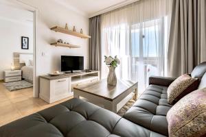 a living room with a couch and a television at Ocean Pearl Apartment in Puerto de Santiago