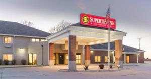 a shopping mall with a sign in front of it at Supertel Inn & Conference Center in Creston