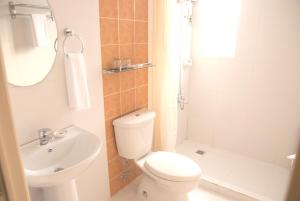 Koupelna v ubytování M Suites Hotel