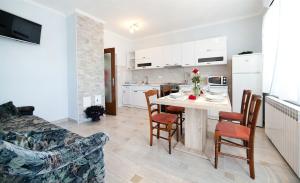 Kuchnia lub aneks kuchenny w obiekcie Apartments Andela
