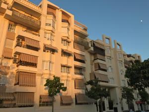 Fotografia z galérie ubytovania Apartamento Teatinos con piscina espectacular, aire acondicionado en salón-comedor y ventiladores en habitaciones v destinácii Málaga