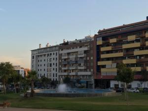 Fotografia z galérie ubytovania Apartamento Teatinos con piscina espectacular, aire acondicionado en salón-comedor y ventiladores en habitaciones v destinácii Málaga