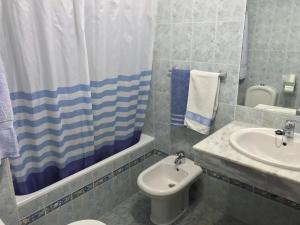 Fotografia z galérie ubytovania Apartamento Teatinos con piscina espectacular, aire acondicionado en salón-comedor y ventiladores en habitaciones v destinácii Málaga