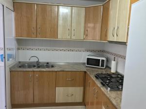 Fotografia z galérie ubytovania Apartamento Teatinos con piscina espectacular, aire acondicionado en salón-comedor y ventiladores en habitaciones v destinácii Málaga