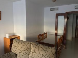 Fotografia z galérie ubytovania Apartamento Teatinos con piscina espectacular, aire acondicionado en salón-comedor y ventiladores en habitaciones v destinácii Málaga