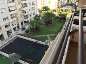 Fotografia z galérie ubytovania Apartamento Teatinos con piscina espectacular, aire acondicionado en salón-comedor y ventiladores en habitaciones v destinácii Málaga