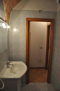 Kúpeľňa v ubytovaní Monolocale con piscina S.Martino