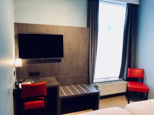 TV a/nebo společenská místnost v ubytování Hotel De Franse Kroon