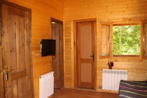 A television and/or entertainment centre at Camping Abadesses