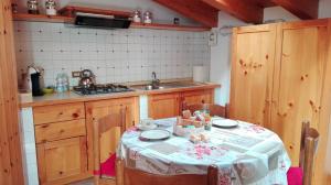 Kuchnia lub aneks kuchenny w obiekcie Sweet Home Casa Vacanze "La Mansarda"