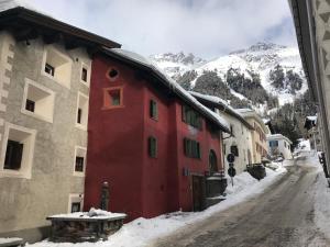 Nespecifikovaný výhled na hory nebo výhled na hory při pohledu z hotelu