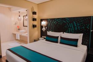 Postel nebo postele na pokoji v ubytování Signature Hotel Al Barsha