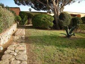 A garden outside Mare & Mirice - Case Appartamenti Vacanza