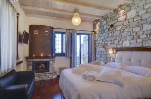 A bed or beds in a room at Mple Feggari