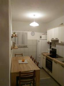 Kuchyňa alebo kuchynka v ubytovaní Apartman Radošić