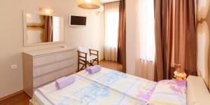 A bed or beds in a room at Sea View Rental Front Beach