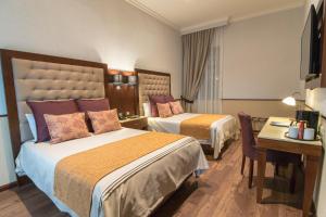 Postel nebo postele na pokoji v ubytování Hotel Morales Historical & Colonial Downtown Core