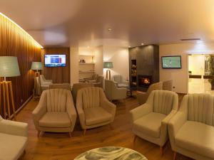 TV a/nebo společenská místnost v ubytování Hotel Miramar - São Pedro de Moel