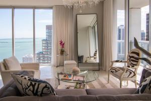 Luxury 5star Condo at 34th floor Icon Brickell 1 bed one bath