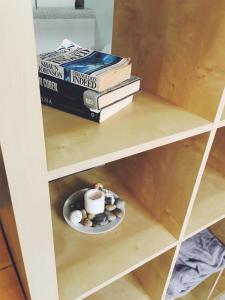 Perpustakaan di apartmen